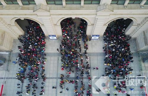 12306 客服电话人工服务怎么打开。