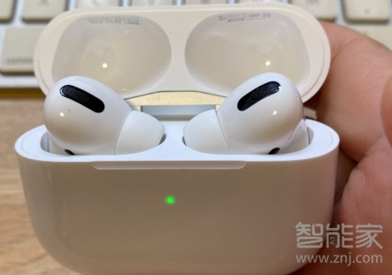 关于AirPods Pro兼容什么苹果手机。