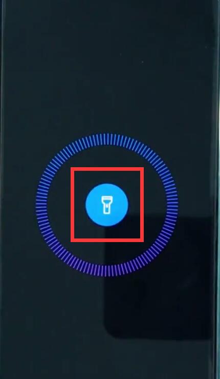 关于华为p20pro中打开手电筒的操作步骤。