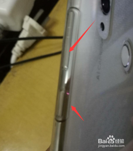 关于华为p30如何截屏。