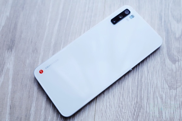 关于坚果pro3和荣耀20pro有什么区别。