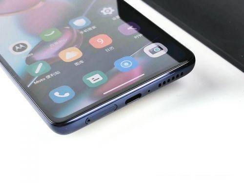 关于摩托罗拉edgeX30在哪插卡