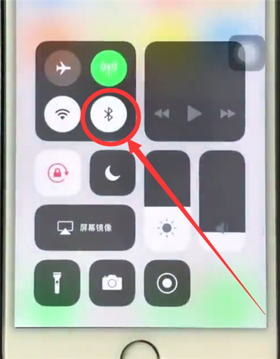 关于苹果6plus中打开蓝牙的操作步骤。