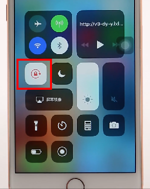 关于苹果手机设置横屏的操作流程。