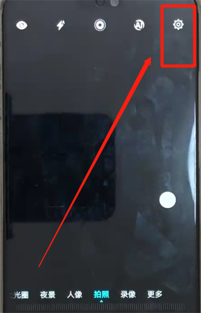 关于荣耀8x打开相机网格的操作教程。