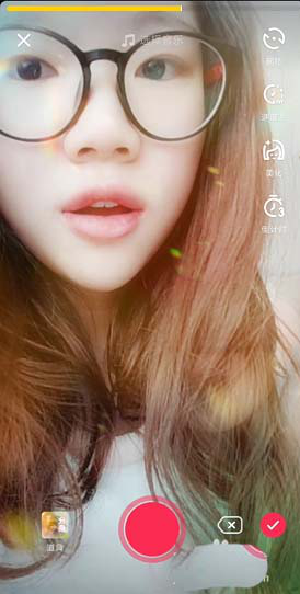 关于如何用抖音拍摄分身重叠