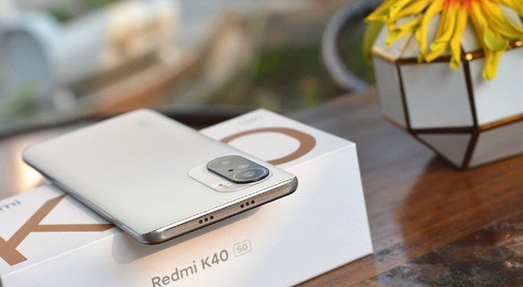 红米k40耳机孔在什么地方。