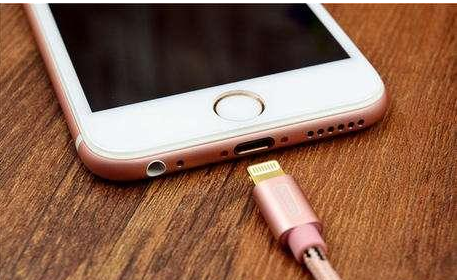 iPhone计划关闭这一手机漏洞，引执法部门不满！