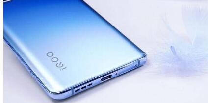 iqoo7如何插耳机。