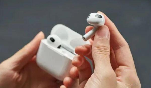 经验分享airpods3与airpods2哪款好 airpods3和airpods2区别对比讲解。