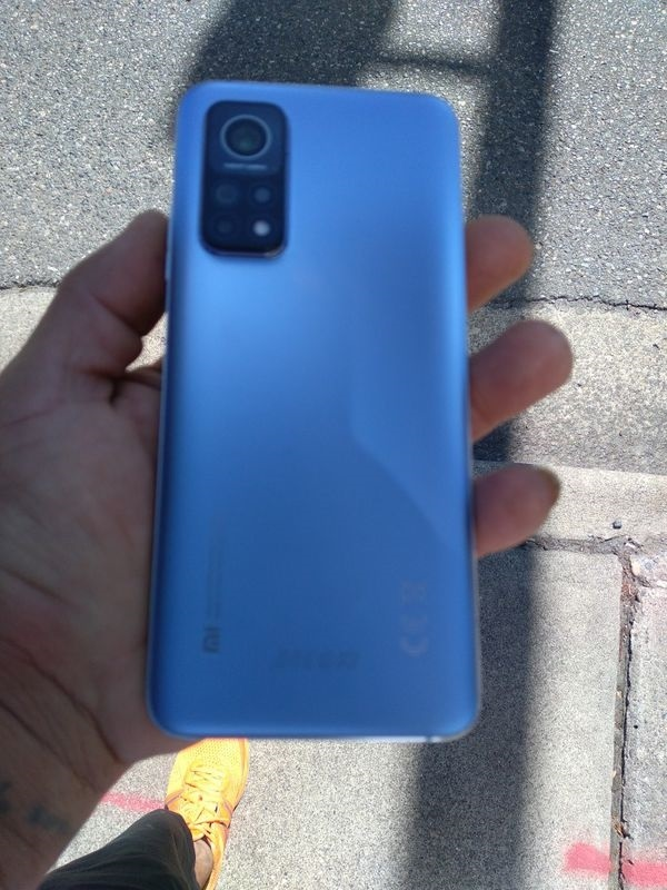 经验分享小米 10T Pro 真机上手照曝光： 配备 5000mAh 电池，144Hz 挖孔屏。