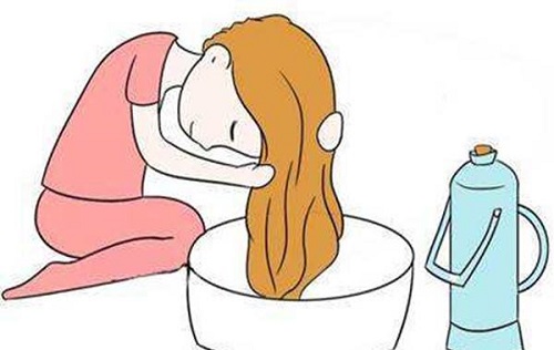 女生月经期间能不能洗头。