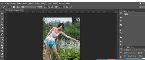 Photoshop CC调节照片曝光度的操作过程。
