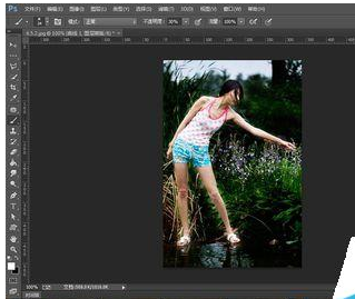Photoshop CC调节照片曝光度的操作过程。