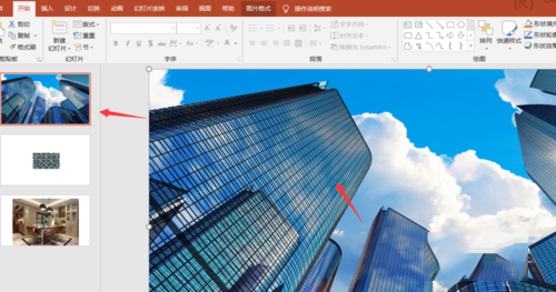 PPT制作一镜到底效果的具体操作。