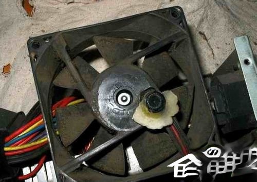 如何解决电脑电源风扇声音大的问题。