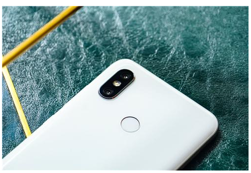 虽被吐槽、却遭哄抢,小米8是凭什么呢