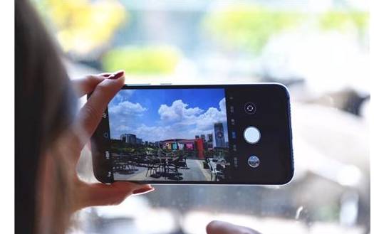 虽被吐槽、却遭哄抢,小米8是凭什么呢