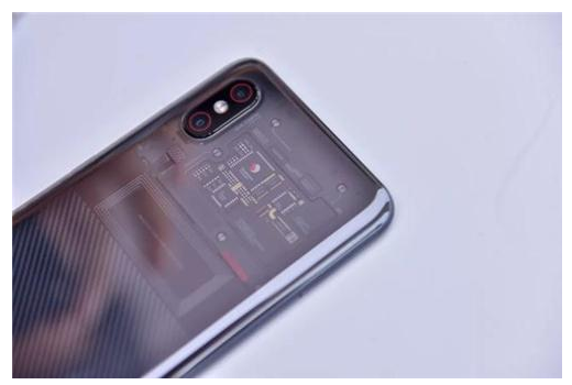 虽被吐槽、却遭哄抢,小米8是凭什么呢