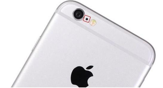 手机背部、上方的的小孔有大作用,别用针捅!