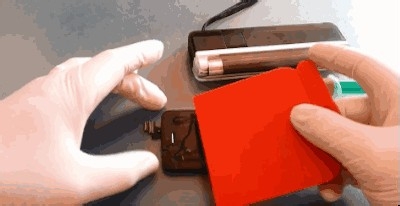 手机屏幕摔碎了如何解决。