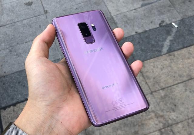 手机贴膜戴壳优缺点，不是一味的保护手机哦