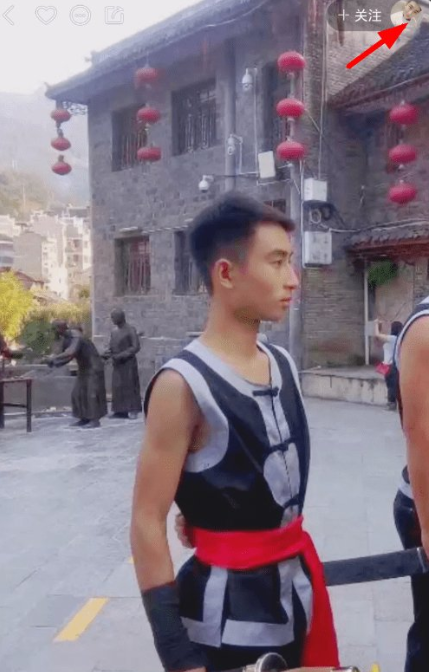 刷快手看到违规视频,点击即可举报。