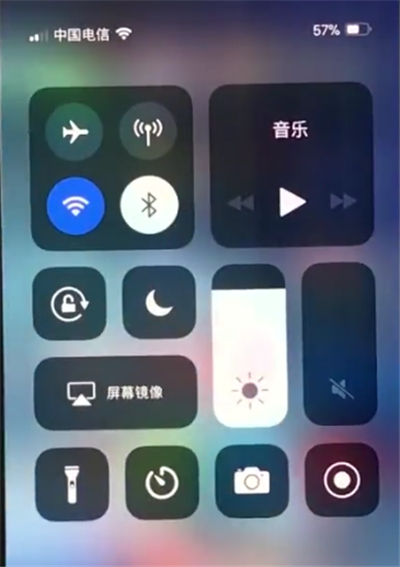 说说6iphonex中打开控制中心的操作方法。