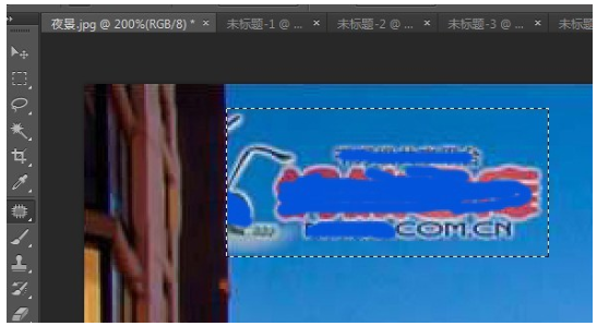 图片有logo，可用PS修补工具来消除