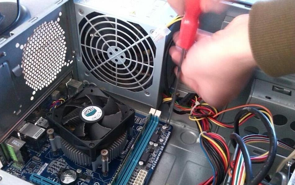 win10电脑主板怎么拆卸。