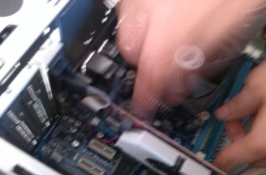 win10电脑主板怎么拆卸。