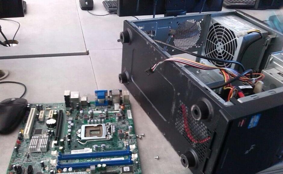 win10电脑主板怎么拆卸。