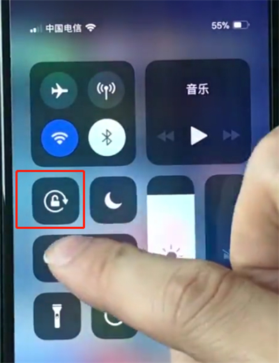 我来分享苹果xr中进行开横屏的简单操作方法。