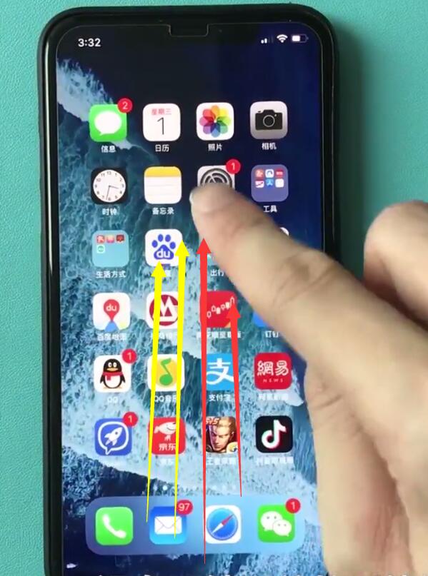 我来说说iphonexr中打开控制中心的操作步骤。