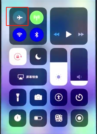 我来说说苹果手机中打开闪充的详细步骤。