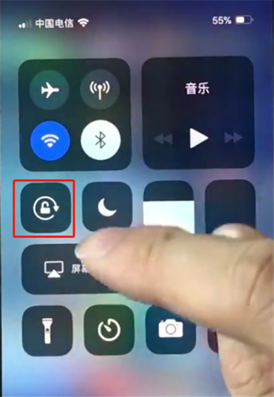 我来说说iphonex中关闭横屏的详细步骤。