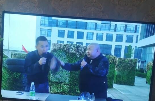 我来说说快手直播如何投屏电视变大屏。