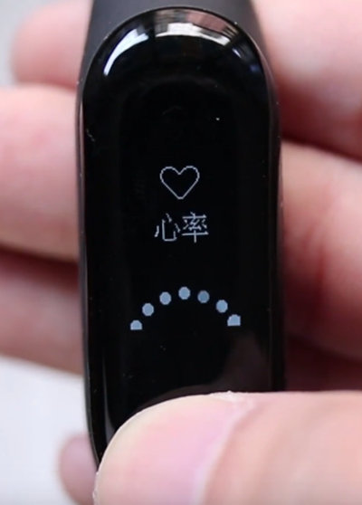 我来说说在小米手环3中测心率的教程。