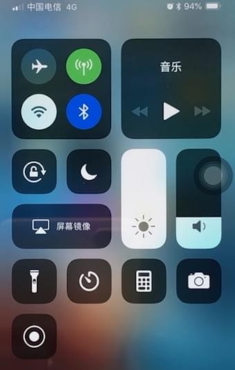 我来说说在苹果手机里找到屏幕录制功能的详细操作。