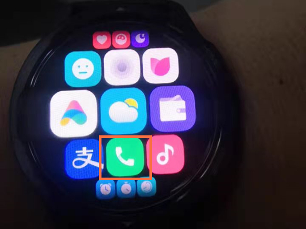 小编教你小米watch color2如何打电话。