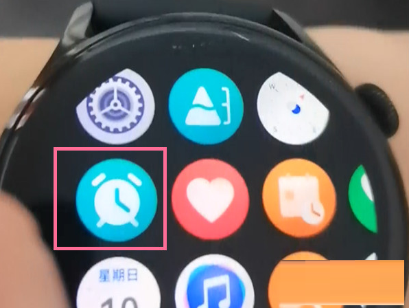 小编教你华为watch3Pro怎么设置闹钟。