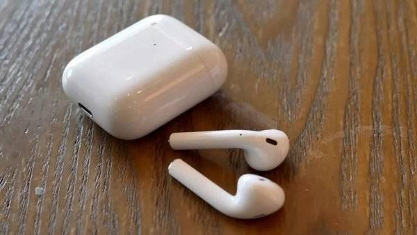 小编教你airpods3和airpods2有什么不一样。