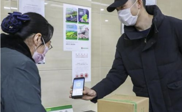 小编教你国际健康码长什么样子。