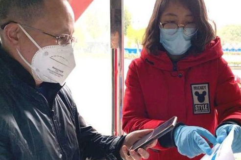 小编教你国际健康码长什么样子。