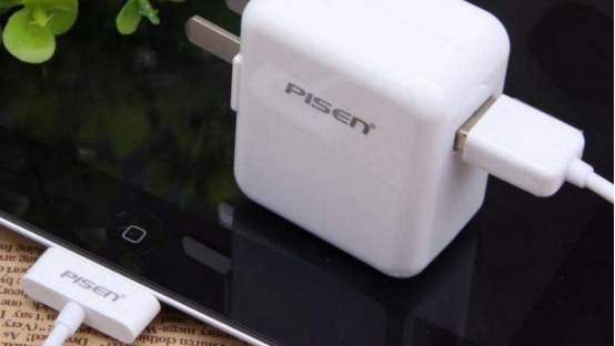 小编教你ipad插上数据线却显示不充电什么原因。