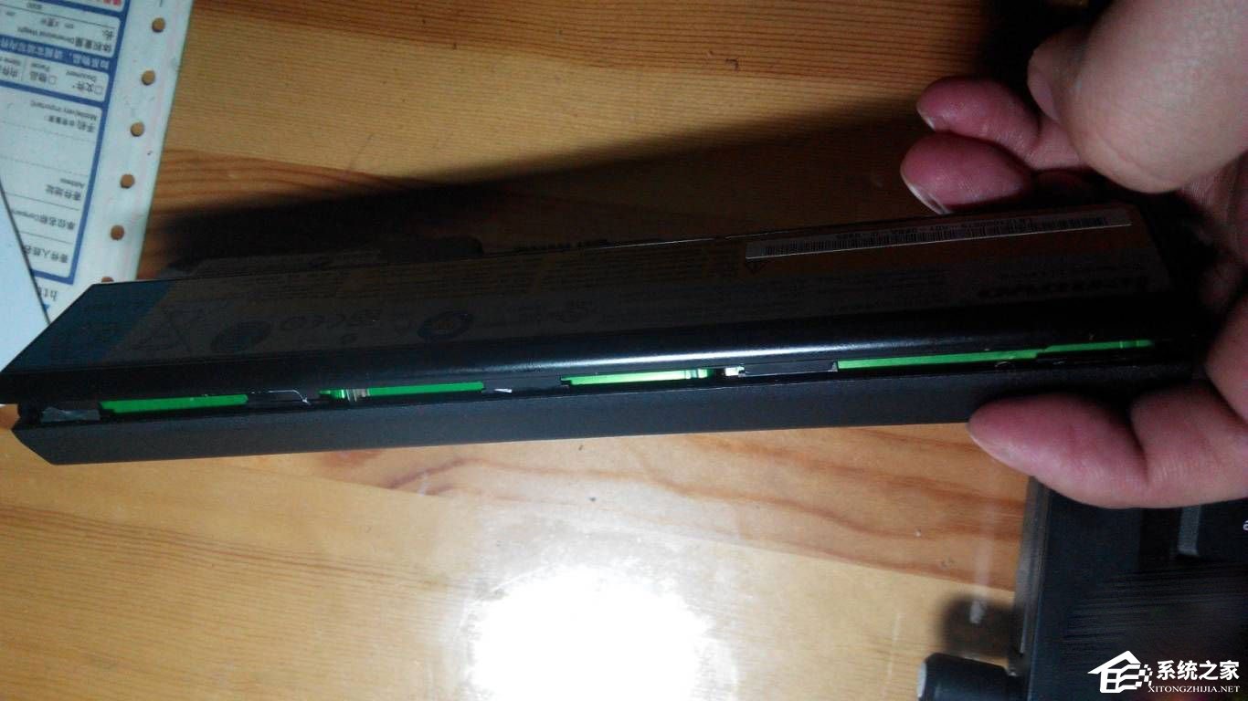 小编教你笔记本电池怎么拆解
