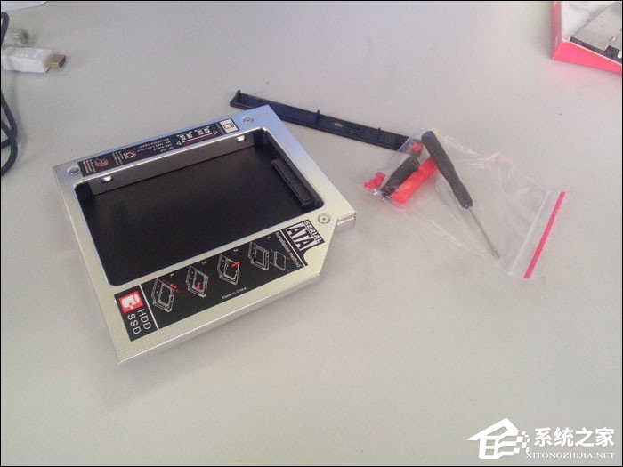 小编教你如何将SSD固态硬盘放在光驱位（固态硬盘千万别放在光驱位）