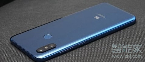 小编教你小米8可以反向充电吗。