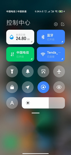 小米11如何拉出通知栏和控制中心。