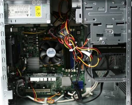 显示器黑屏但win10电脑一直在运行怎么回事。